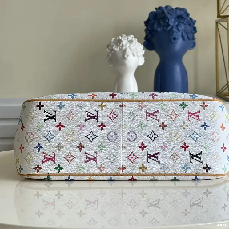 2110YA0062 Bags LV 0520